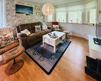 Amazing Home In Uddevalla With Wifi - Uddevalla - Vardagsrum