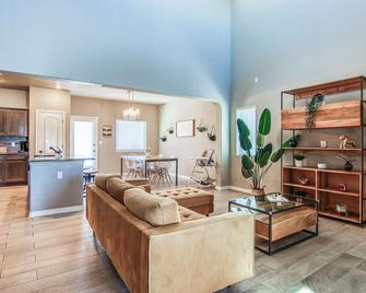 Sunnyside Home - Anthony TX, Pet Friendly, Close to El Paso and Las Cruces - Anthony - Sala de estar