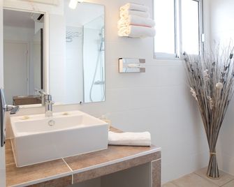 Le Galion Hotel et Restaurant Canet Plage - Logis - Canet-en-Roussillon - Baño