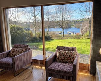 Stunning Modern Home In Lakeside Village Location - Killaloe - Living room