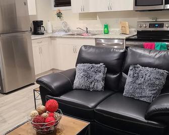 Cozy and nice Brand New 2 bedroom suite - Saskatoon - Living room