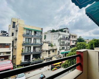 Olive Service Apartments - Green Park - New Delhi - Balcony
