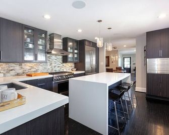 Plaza Midwood Home, Near Charlotte + Hot Tub + Walkable Hotspots - Charlotte - Cocina