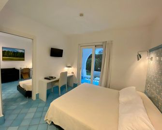 Ganimede Hotel - Sperlonga - Chambre