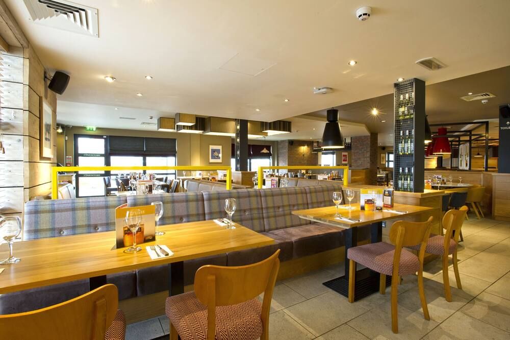 Premier Inn Stirling City Centre - Stirling - מסעדה