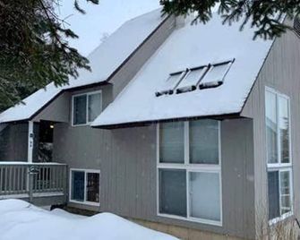 Charming Sugarbush Standalone Condo - Warren - Building