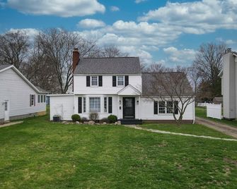 The Perfect Pass-Hof Village Escape - Canton - Building