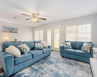 Chillin' At Foxchase 2br/2.5ba - Enterprise - Living room