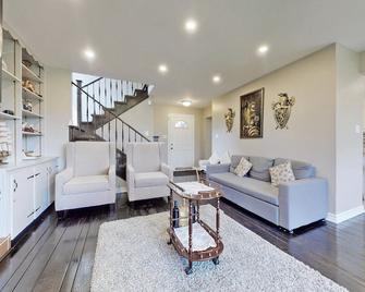Hidden Farm Escape In The Heart Of Kawarthas - Brock - Living room
