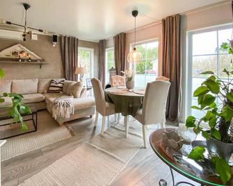 1 Bedroom Beautiful Home In Skene - Kinna