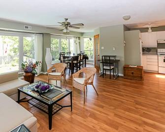 Apartment in South Mississauga near Highway - Mississauga - Living room