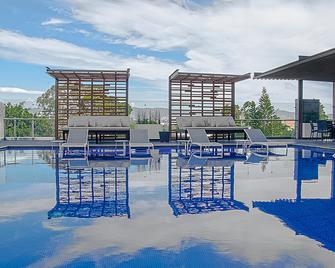 Holiday Inn Guatemala By IHG - גוואטמלה סיטי - בריכה