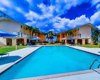 Cayman Reef Resort 50 - Ocean Oasis - George Town - Piscina