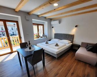 Apartments Hlapi - Caporetto - Camera da letto