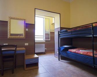 Alessandro Downtown Hostel - Rome - Bedroom