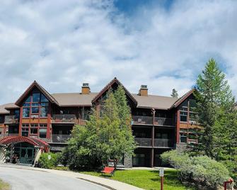 Spacious Condo Unit Nestled on Three Sisters Mountainside - Canmore - Edificio