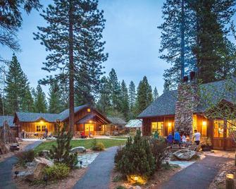 Evergreen Lodge at Yosemite - Mather - Building
