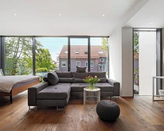 Studio apartment/holiday flat - Gersthofen - Wohnzimmer