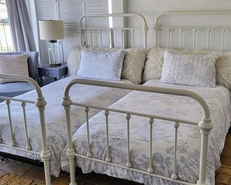 Bovine Studio at Europa Coffee, Inn, & Events - Los Lunas