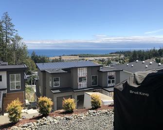 2 Brdm Modern Suite In Royal Bay W/ Ocean View - Colwood - Building