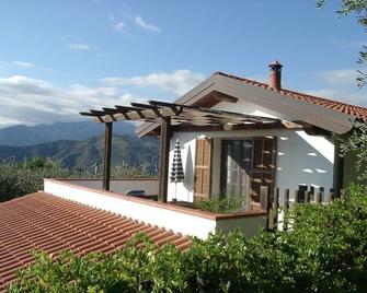 Holiday apartment in detached house with astonishing view - CITRA 008062-LT-0007 - Vallebona - Edificio