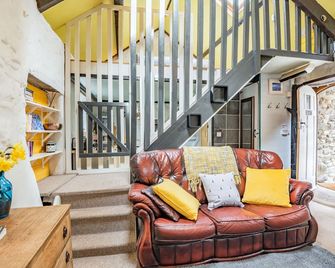 Celyn Farm Cottage - Y Felinheli - Living room