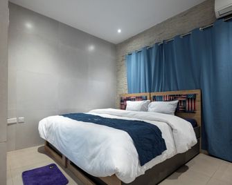 Tills Beach Resort - Nyanyanu