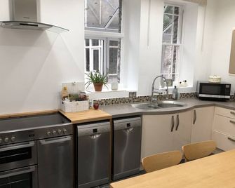 Historic 4 bedroom Lake District house with stunning views - Kendal - Cuisine