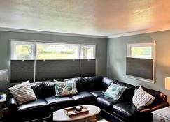 Amherst Country Oasis Perfect Location Umass - Hadley - Living room