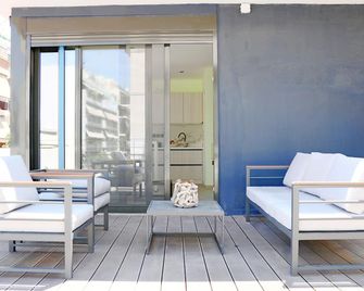 Theo Apartments in Athens Center - Atenas - Balcón