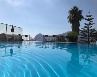 Kairos B&B - San Giuseppe Jato - Piscina