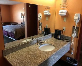 American Inn Cleburne - Cleburne - Bathroom