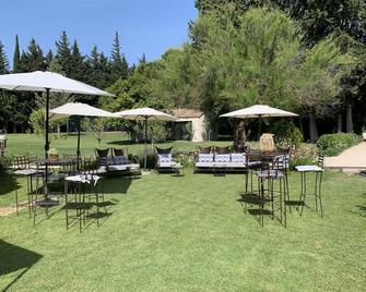 Moulin De La Roque - Althen-des-Paluds - Patio