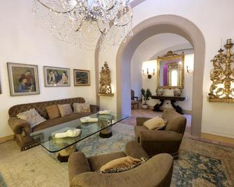 Casa Raiola Ercolano Luxury Rooms & Spa - Ерколано - Вітальня