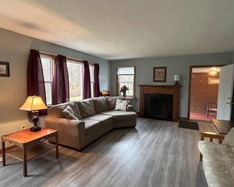 The Ranch at Coal Creek Cozy home surrounded by woods, direct access to Windrock - Rocky Top - Sala de estar