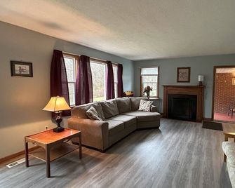 Charming House surrounded by woods, close to Windrock and Lake Norris - Rocky Top - Sala de estar