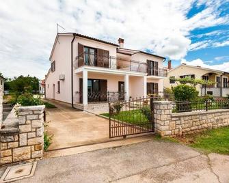 Holiday home for 3 in Bale near Rovinj - Vrsar - Bâtiment