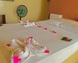 Room in BB - Beach Hotel Room For 6 P Pool Breakfast and Fan - Las Peñitas - Habitación