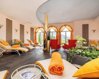 Schlosshotel Lacknerhof - Flachau - Wohnzimmer