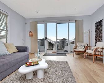 Blue Lagoon at Caves Beach Villas - Caves Beach - Sala de estar