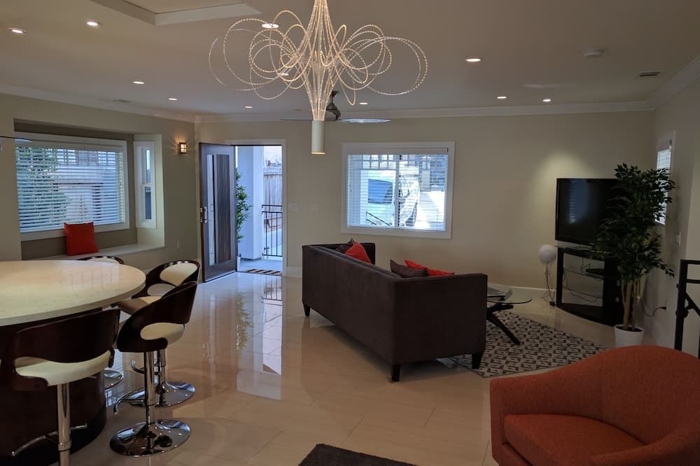 The BEST One of a Kind in Downtown San Diego, Enjoy Life! You deserve it!. - سان دييغو - غرفة معيشة