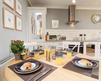 The Tack Room - Lydney - Kitchen