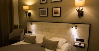 Hotel Les Brises - La Rochelle - Bedroom