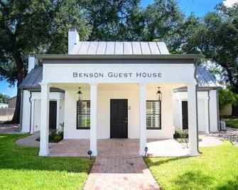 The Vintage Room - Benson Guest House - Uvalde - Building