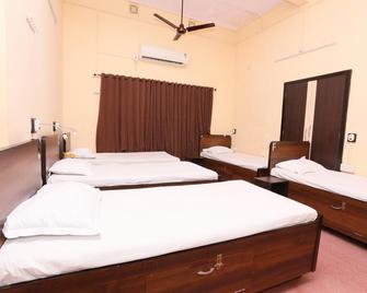 Finestays Shanti Priya Guest House - Calcuta - Habitación