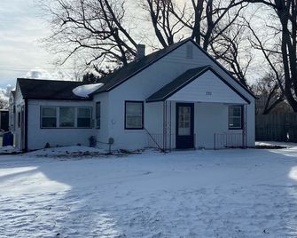 Entire residential home-walking distance to NWMSU - Maryville - Gebäude