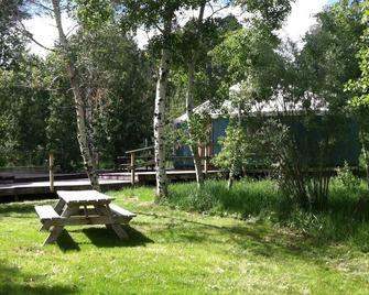 Secluded Champagne Yurts - Arco - Patio