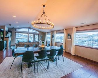 4 Bed, 3 Bath Riverfront Guesthouse, Mountain & River Views! Near Chelan - Pateros - Dining room