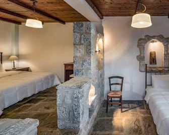 Porto Kale Family Room - Porto Kagio - Schlafzimmer