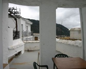 Apartamentos y Casas Rurales Las Terrazas de la Alpujarra - Bubion - Balcón